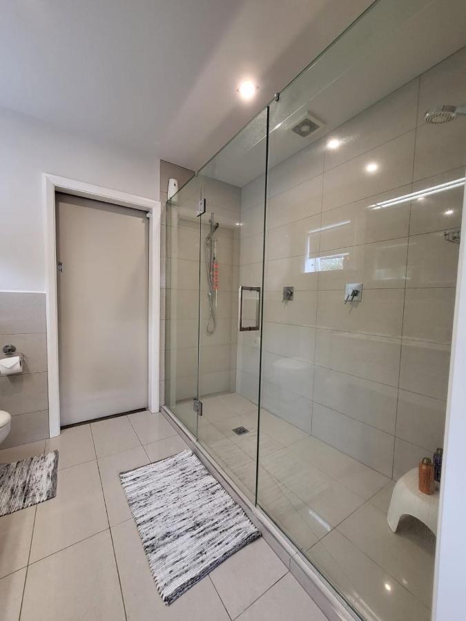 The Perfect Getaway For Two In A Large Suite Whanganui Buitenkant foto