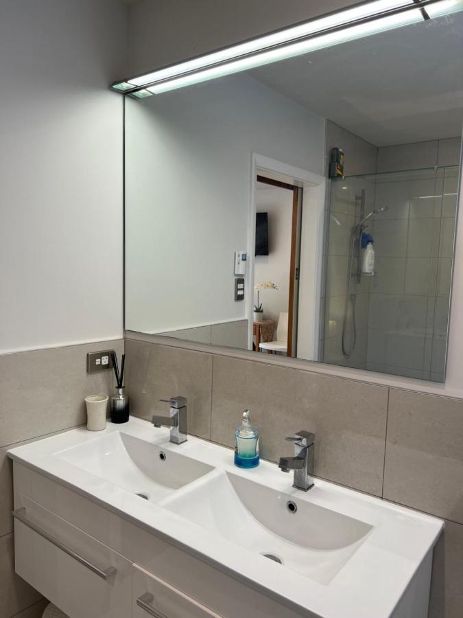 The Perfect Getaway For Two In A Large Suite Whanganui Buitenkant foto