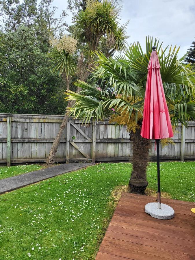 The Perfect Getaway For Two In A Large Suite Whanganui Buitenkant foto